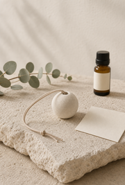 THÉ LIMPIDÉ Aroma Bead on stone with eucalyptus and amber bottle